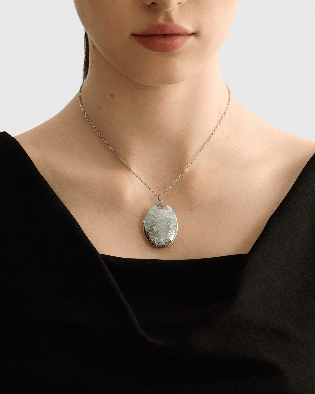 Carriable Lover - Red Eye Necklace