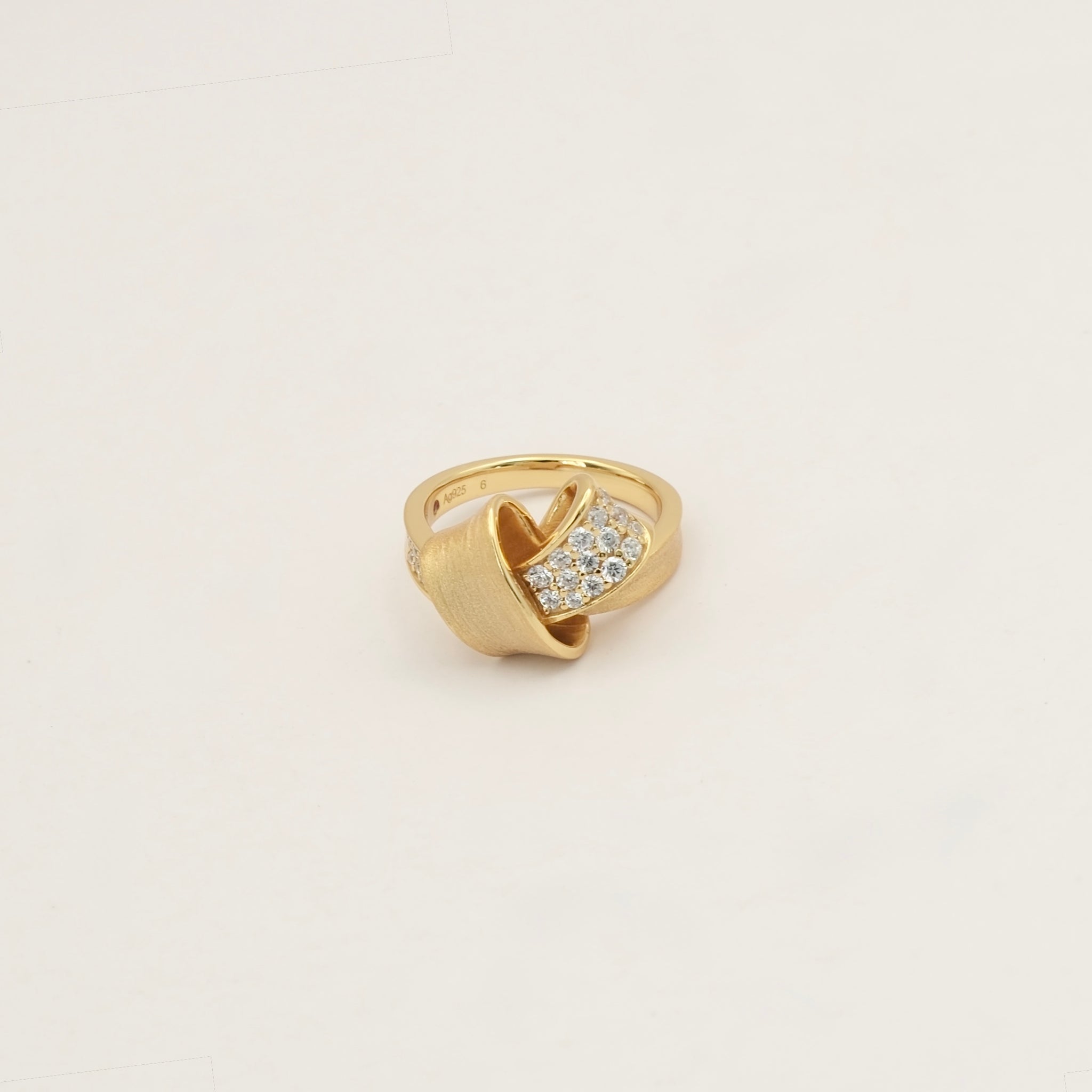 No.7 Golden Ribbon Ring